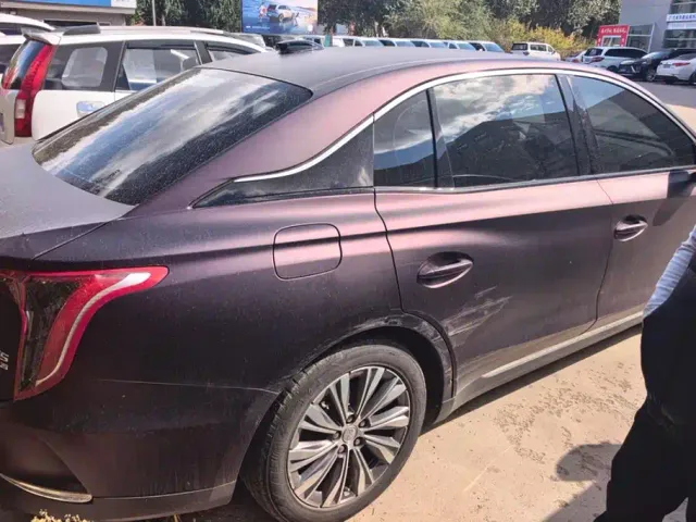 Hongqi E-QM5 — Фото автомобиля 3
