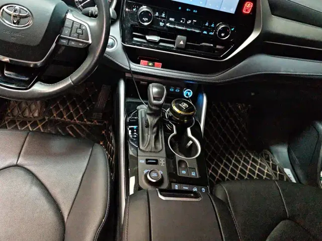 Toyota Highlander — Фото автомобиля 16