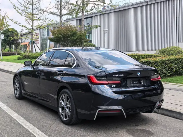BMW i3 — Фото автомобиля 4
