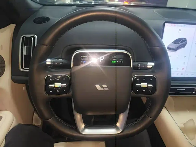 Li Auto L9 — Фото автомобиля 10
