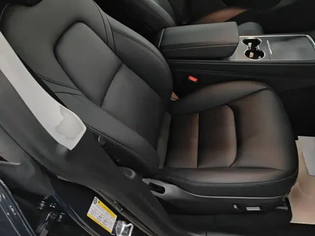 Tesla Model Y — Фото автомобиля 24