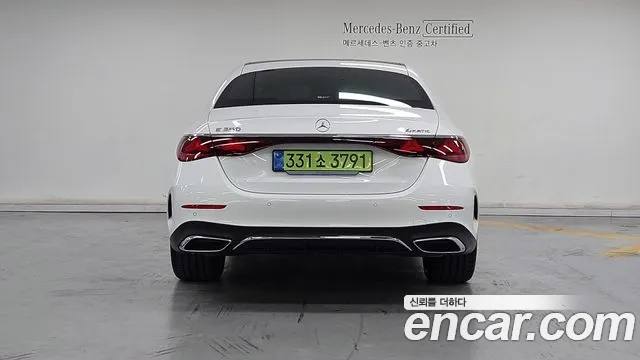 Mercedes-Benz E-Class — Фото автомобиля 4