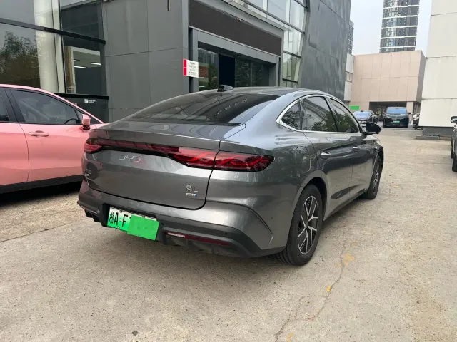 BYD Qin L — Фото автомобиля 9