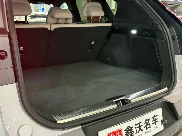Volvo XC70 Plug-in Hybrid — Фото автомобиля 17