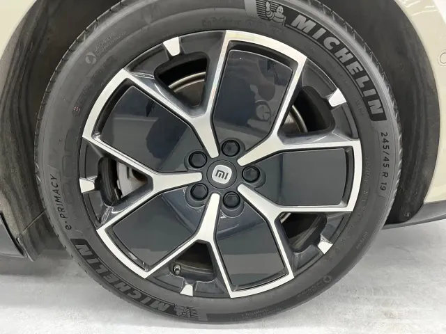 Xiaomi SU7 — Фото автомобиля 13