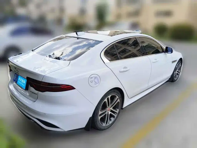 Jaguar XEL — Фото автомобиля 5
