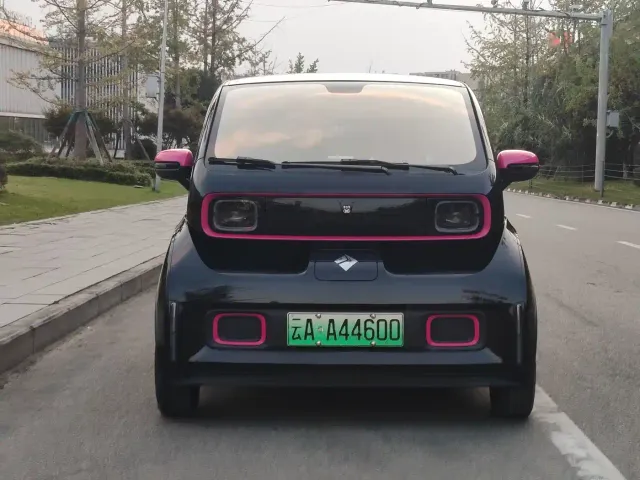 Baojun KiWi EV — Фото автомобиля 2