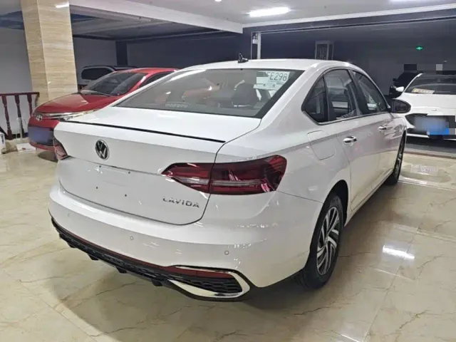 Volkswagen Lavida — Фото автомобиля 6