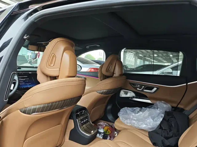 Mercedes-Benz E-Class — Фото автомобиля 17