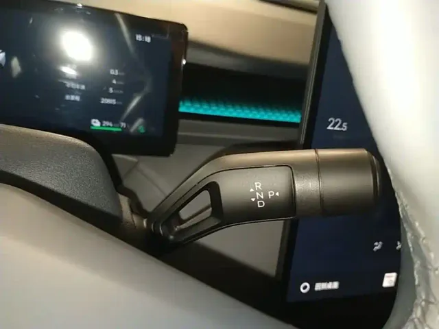 Lynk & Co Z20 — Фото автомобиля 13
