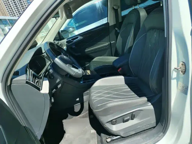 Volkswagen Tiguan L — Фото автомобиля 14