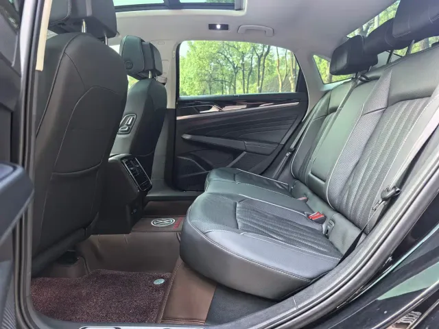 Volkswagen Passat — Фото автомобиля 12