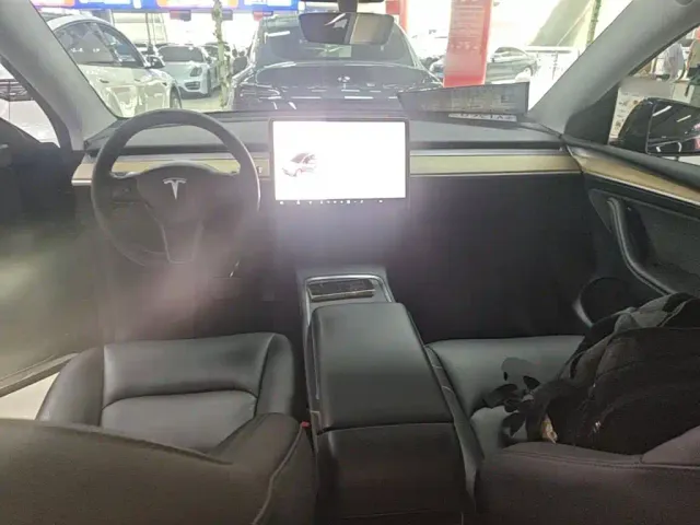 Tesla Model Y — Фото автомобиля 9