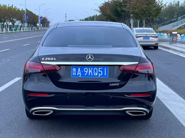 Mercedes-Benz E-Class — Фото автомобиля 7