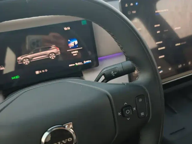 Volvo XC70 Plug-in Hybrid — Фото автомобиля 14