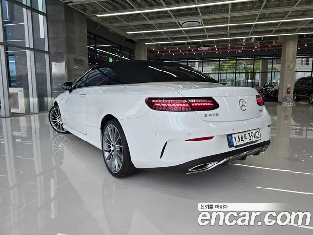 Mercedes-Benz E-Class — Фото автомобиля 4