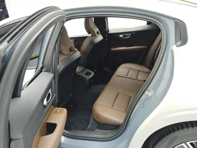 Volvo S60 — Фото автомобиля 11