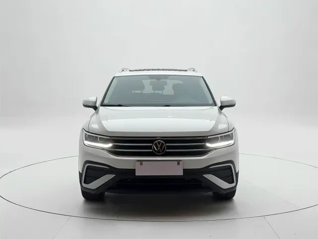 Volkswagen Tiguan L — Фото автомобиля 2