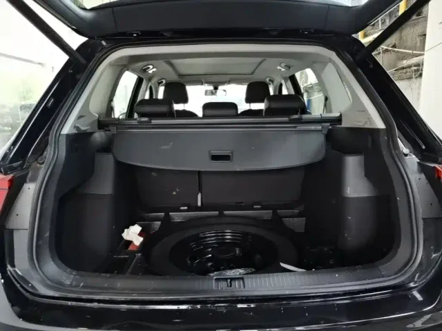Volkswagen Tiguan L — Фото автомобиля 18
