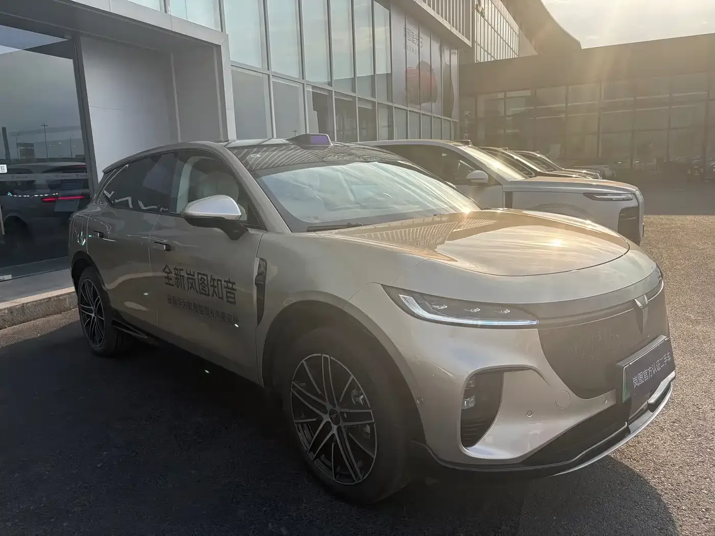 Voyah Auto Voyah Zhiyin 2025 Model 2WD Huawei Qiankun Edition — Фото автомобиля 3