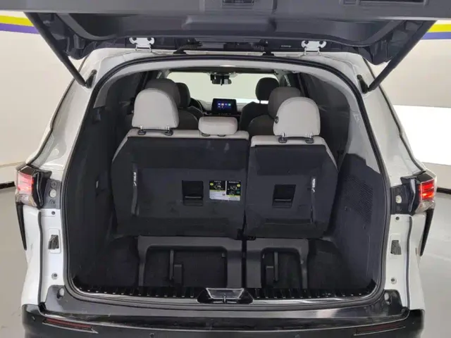 Toyota Sienna — Фото автомобиля 4