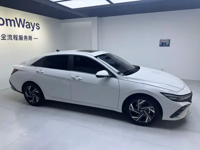 Hyundai Elantra — Фото автомобиля 5