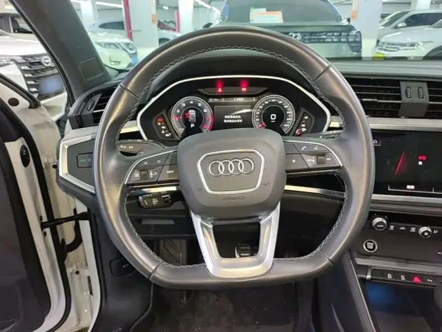 Audi Q3 — Фото автомобиля 10