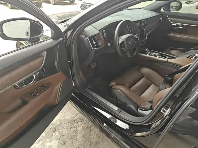 Volvo S90 — Фото автомобиля 11