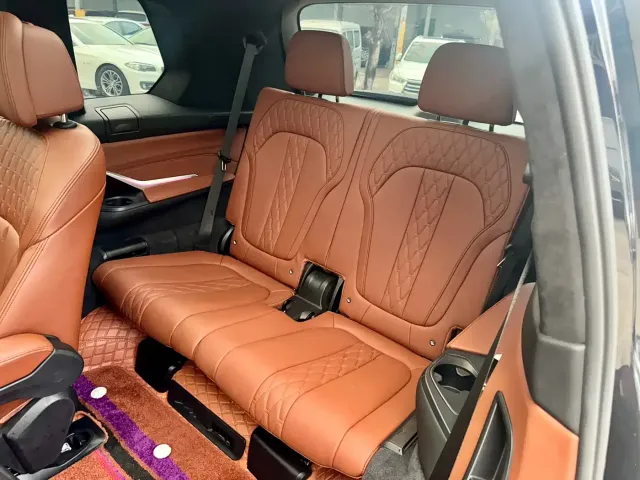 BMW X7 — Фото автомобиля 10