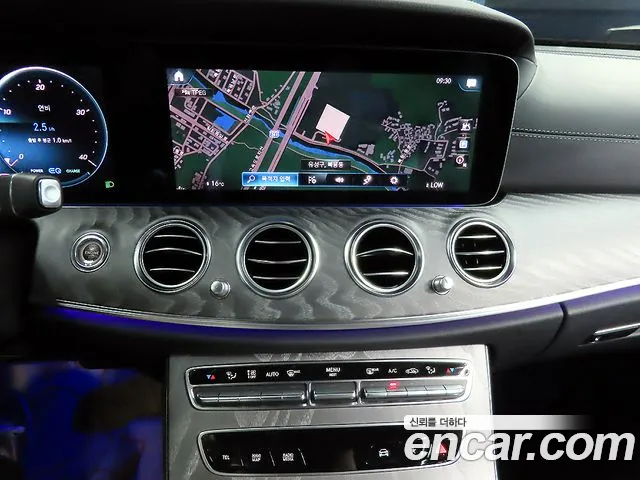 Mercedes-Benz E-Class E-класс W213 E350 4MATIC Exclusive — Фото автомобиля 13