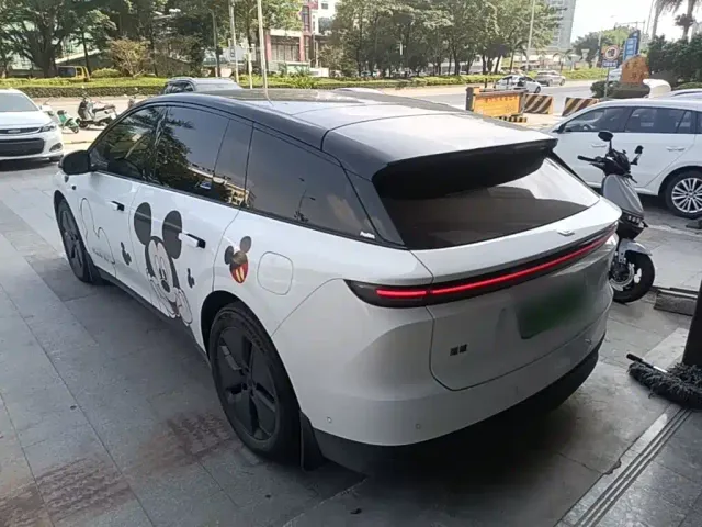 Li Auto Li Auto i6 2025 2WD Base Model — Фото автомобиля 4