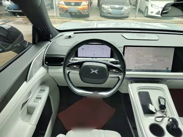 Xpeng G9 — Фото автомобиля 10