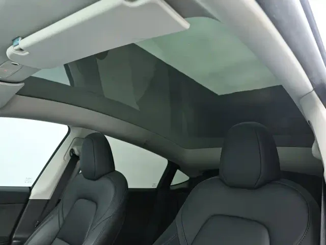 Tesla Model Y — Фото автомобиля 13