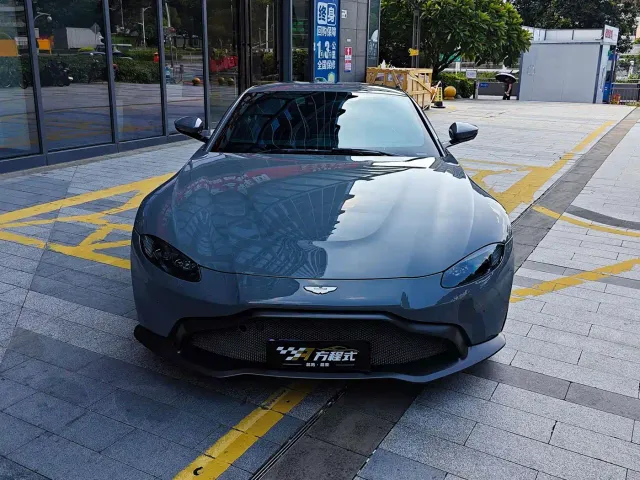 Aston Martin V8 Vantage — Фото автомобиля 3