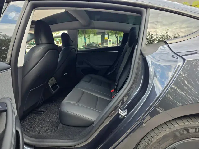 Tesla Model 3 — Фото автомобиля 11