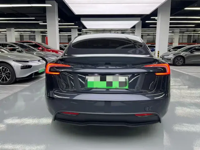 Tesla Model 3 — Фото автомобиля 14