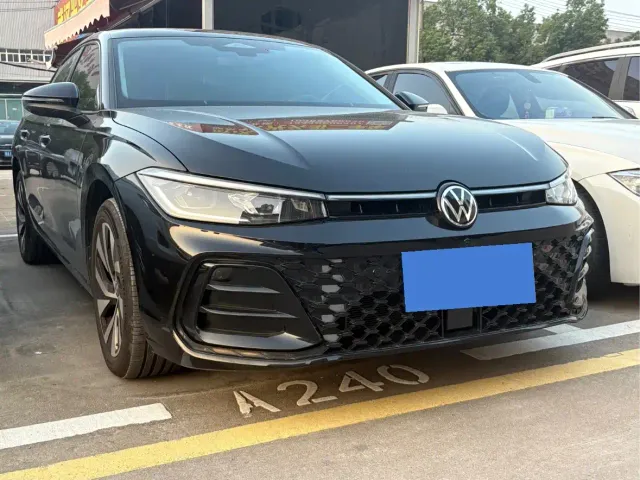 Volkswagen Passat — Фото автомобиля 3