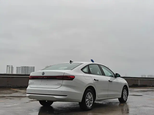 Volkswagen Lavida — Фото автомобиля 3