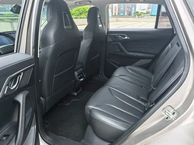 Roewe RX5 — Фото автомобиля 9