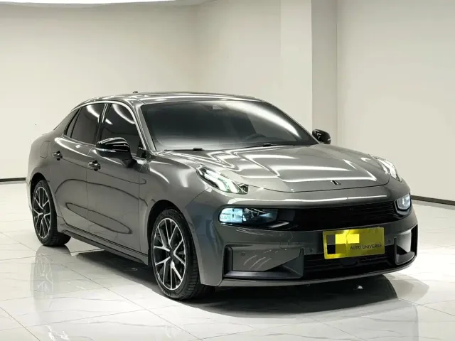 Lynk & Co 03 — Фото автомобиля 3