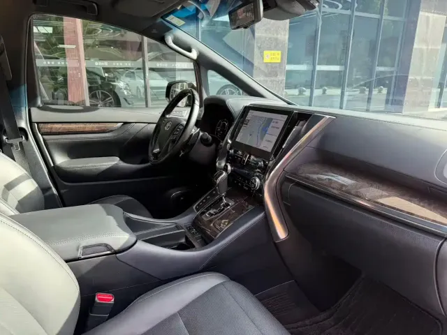 Toyota Vellfire — Фото автомобиля 8