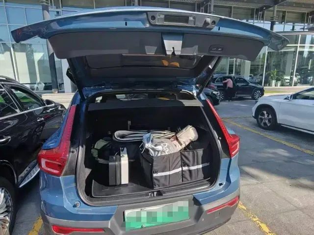 Volvo XC40 — Фото автомобиля 5