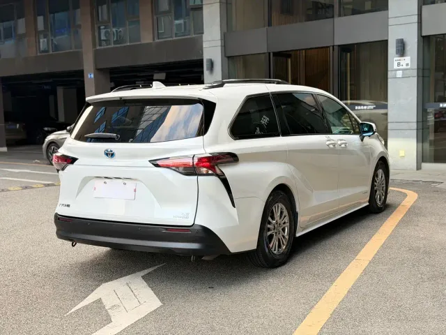 Toyota Sienna — Фото автомобиля 17