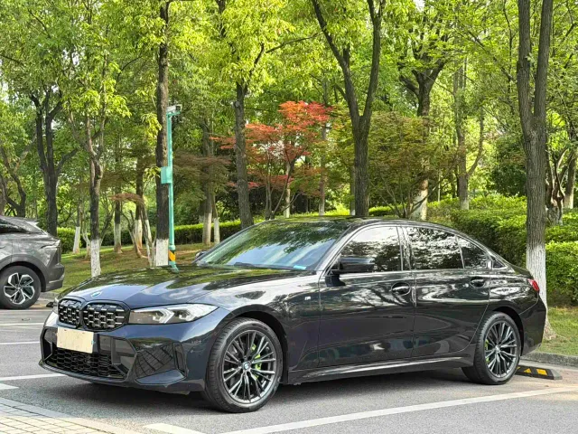 Фотография автомобиля — BMW 3 Series