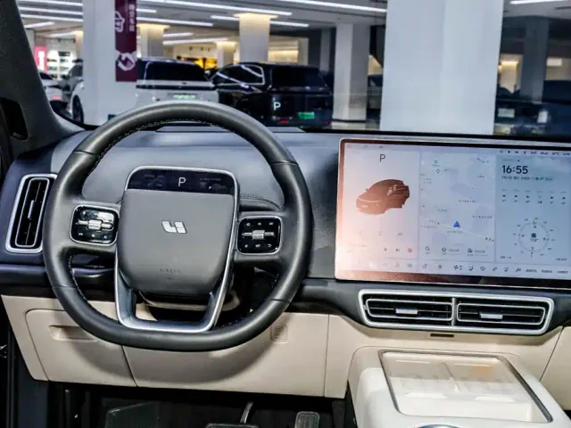 Li Auto L8 — Фото автомобиля 25