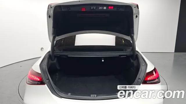 Mercedes-Benz E-Class — Фото автомобиля 20