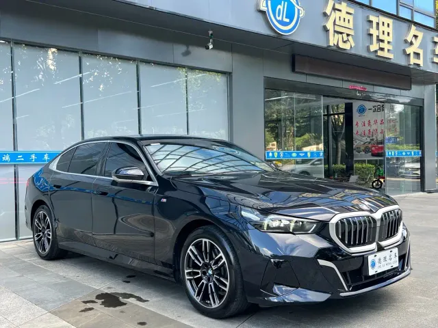 BMW 5 Series — Фото автомобиля 4