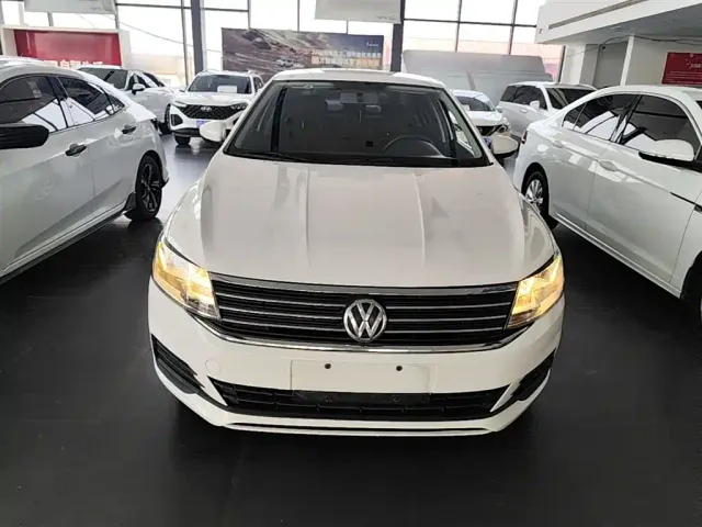 Volkswagen Lavida — Фото автомобиля 2
