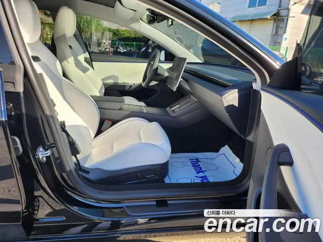 Tesla Model 3 — Фото автомобиля 9
