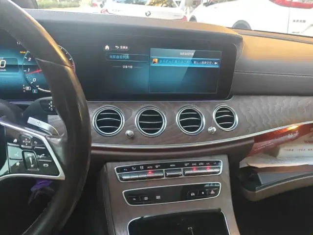 Mercedes-Benz E-Class — Фото автомобиля 9